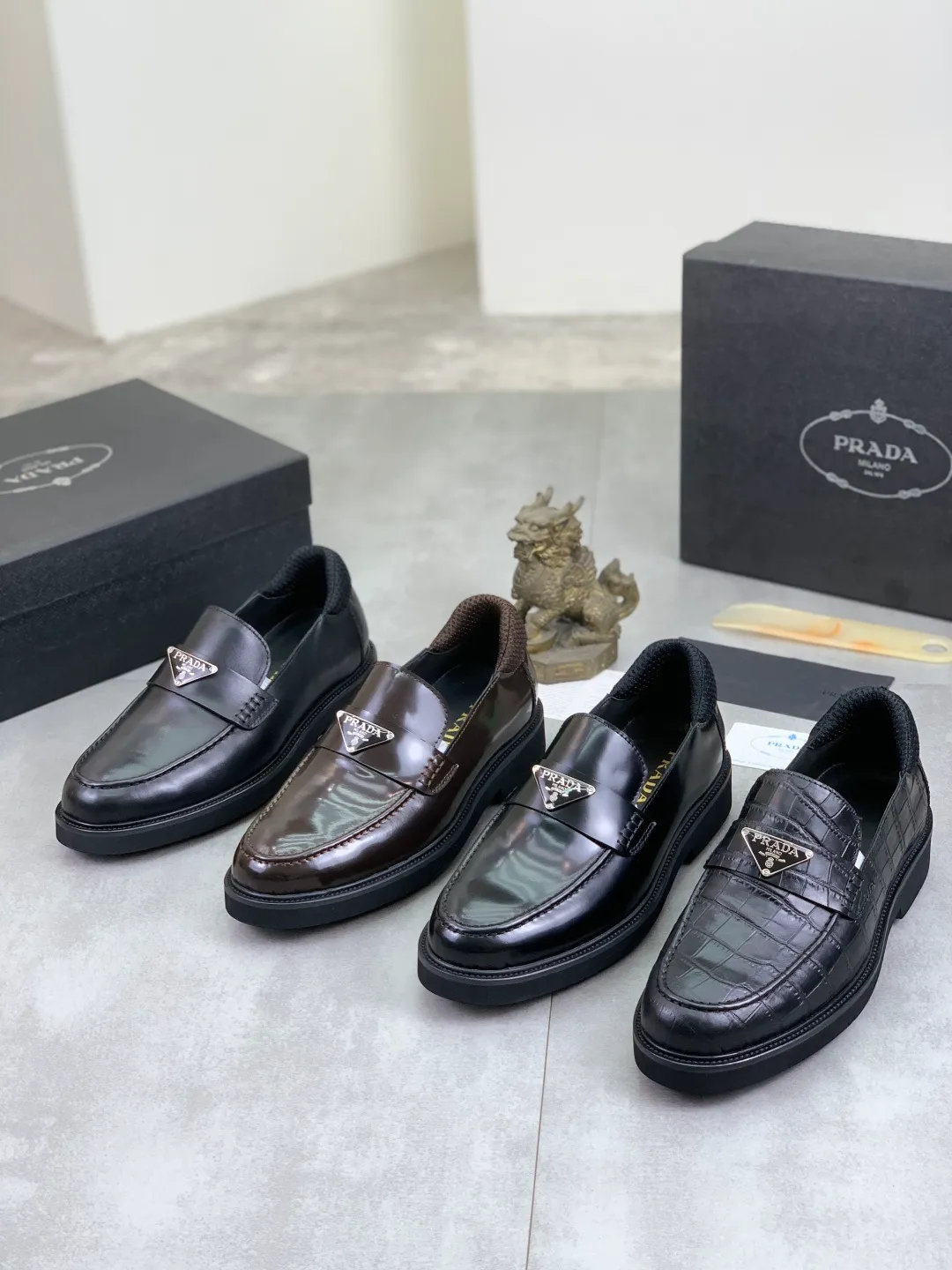 Men's shoes 💰P480 new style 💰 💎💎💎 water-dyed cow lining original order quality PRADA —🆘.Prada original purchase agent, high-end business leather shoes, fabric: imported from Italy cowhide material ➕ water-dyed cow lining/cowhide lining ➕ special original outsole, fine workmanship, real thing ^_^ Photographed 🎬size: 39-44